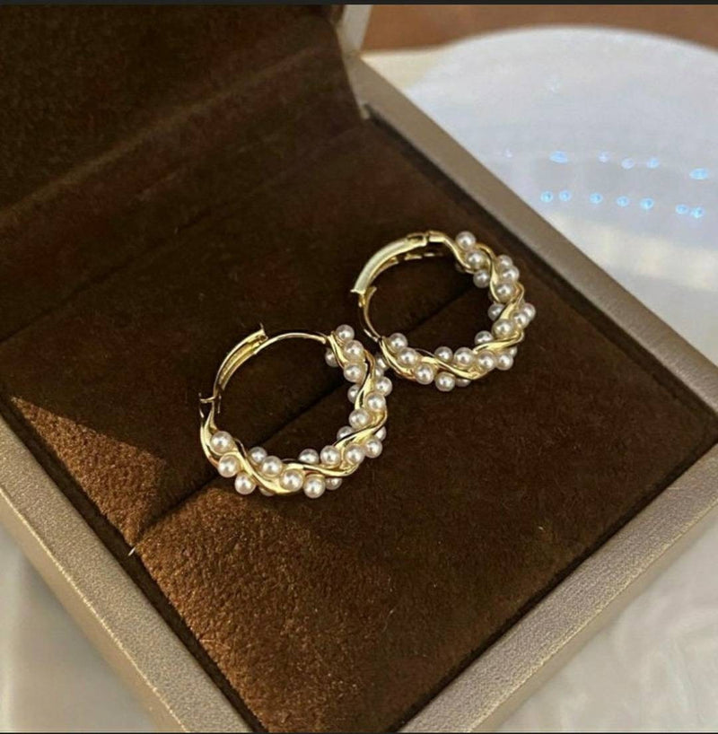 Twisted Pearl Hoop Earrings，Minimalist Earrings，Gold Earrings，Wedding Earrings，Simple Earrings , Gift for Her，Bridesmaid Gift，